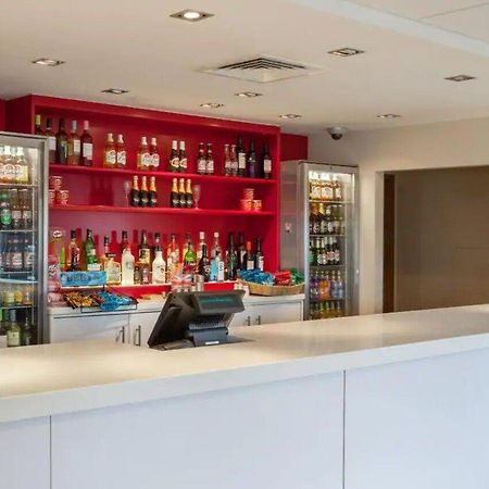 Travelodge Bracknell Central מראה חיצוני תמונה