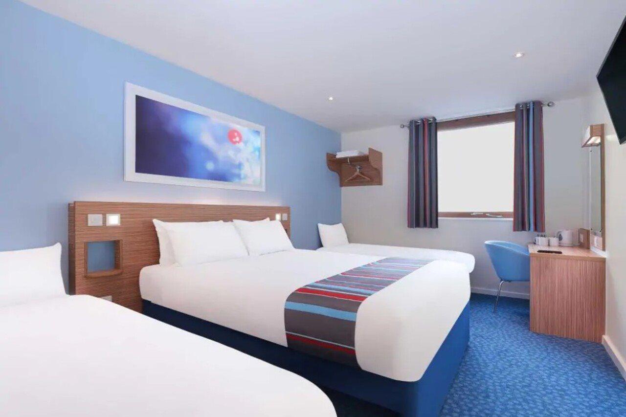 Travelodge Bracknell Central מראה חיצוני תמונה