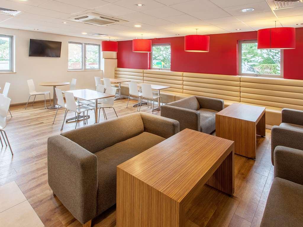 Travelodge Bracknell Central מסעדה תמונה