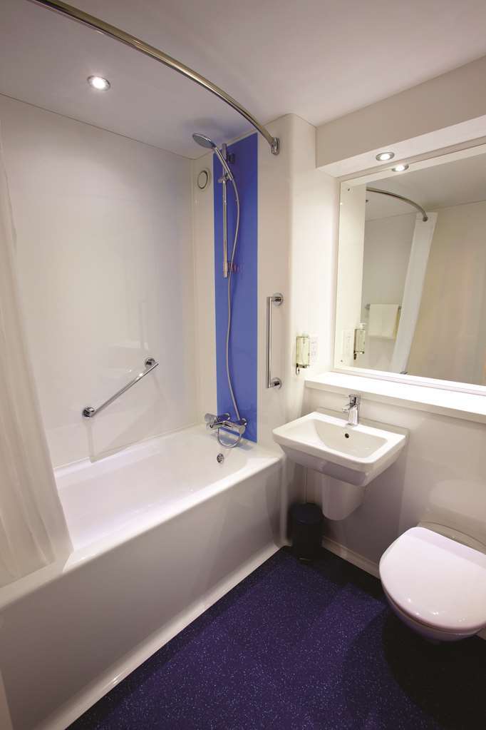 Travelodge Bracknell Central חדר תמונה