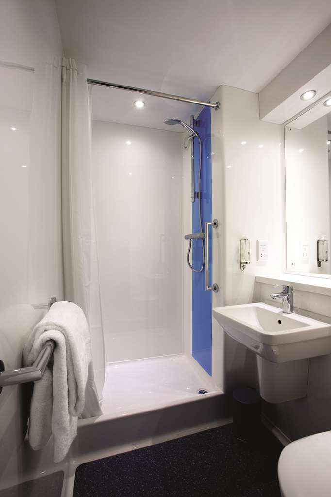 Travelodge Bracknell Central חדר תמונה