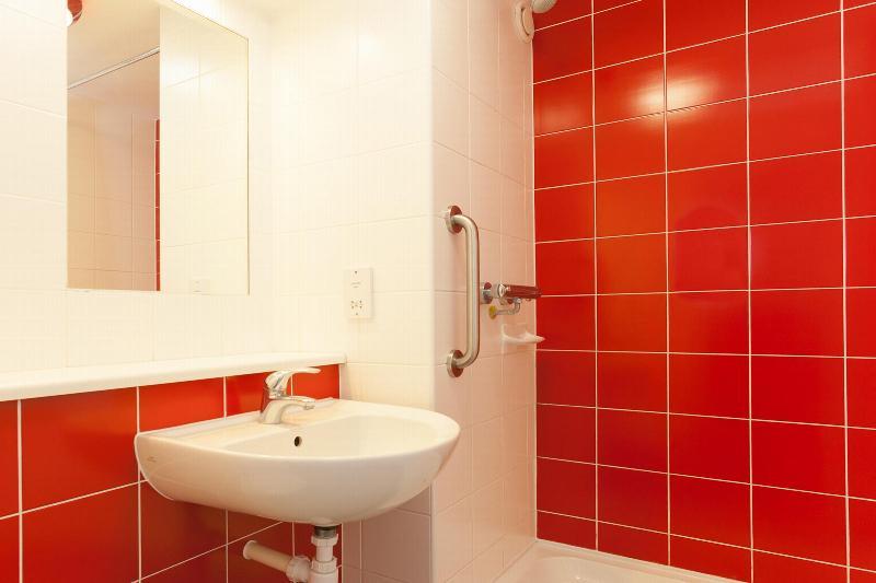 Travelodge Bracknell Central מראה חיצוני תמונה