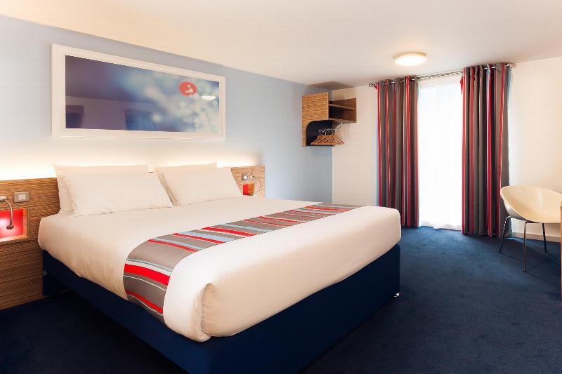 Travelodge Bracknell Central מראה חיצוני תמונה