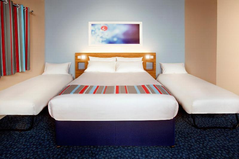 Travelodge Bracknell Central מראה חיצוני תמונה