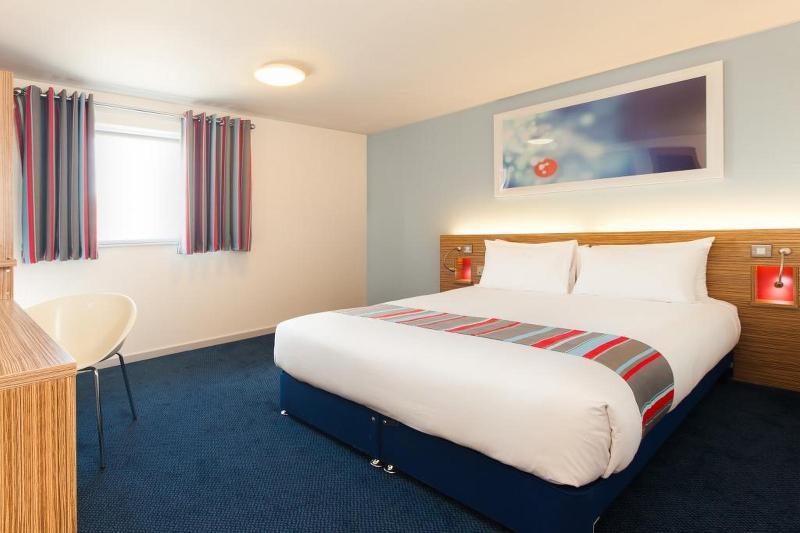 Travelodge Bracknell Central מראה חיצוני תמונה