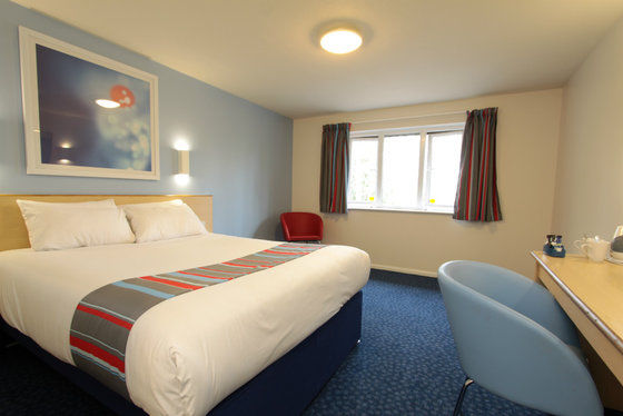 Travelodge Bracknell Central חדר תמונה