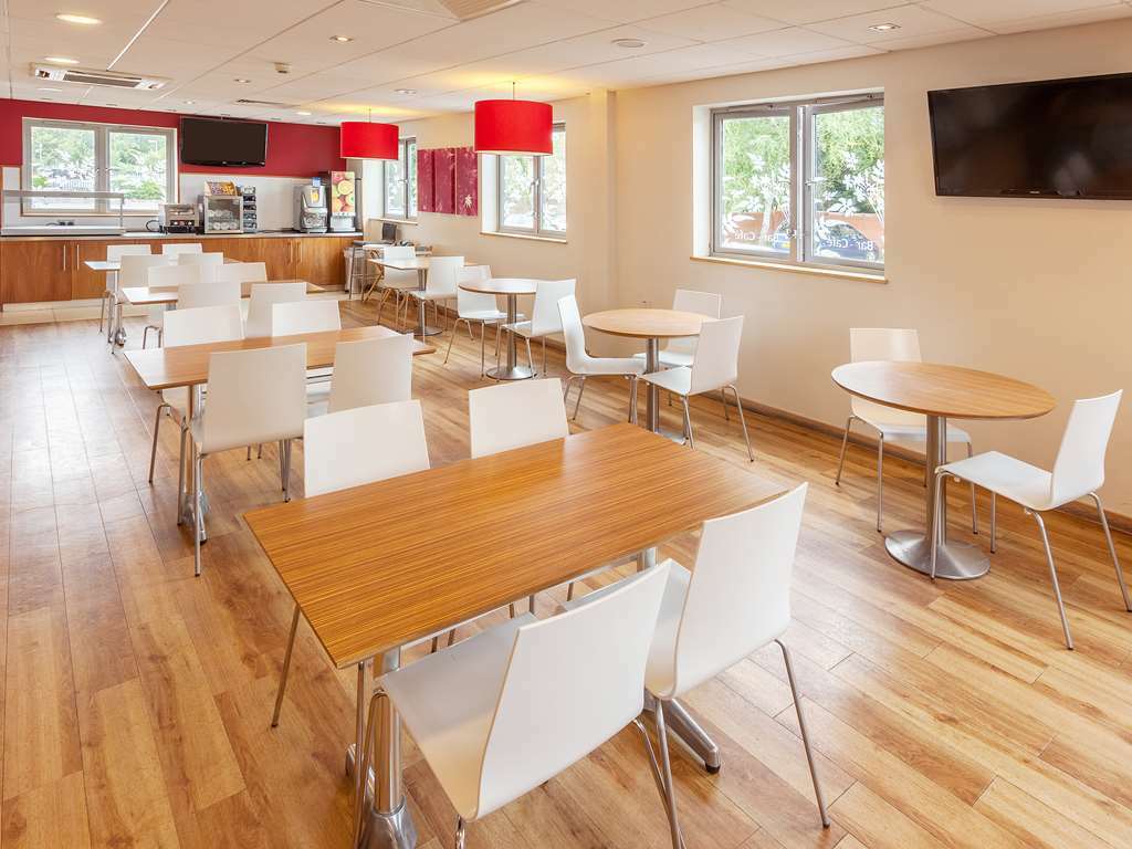 Travelodge Bracknell Central מסעדה תמונה