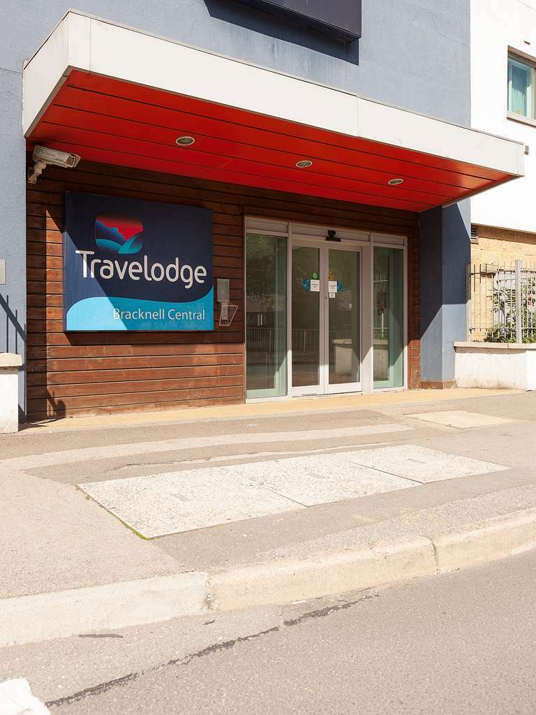 Travelodge Bracknell Central מראה חיצוני תמונה